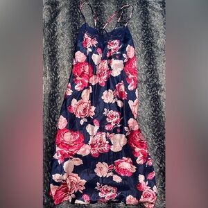 Amoureuse Women’s 18/20 Blue & Pink Floral Lace Neckline Silky Nightgown